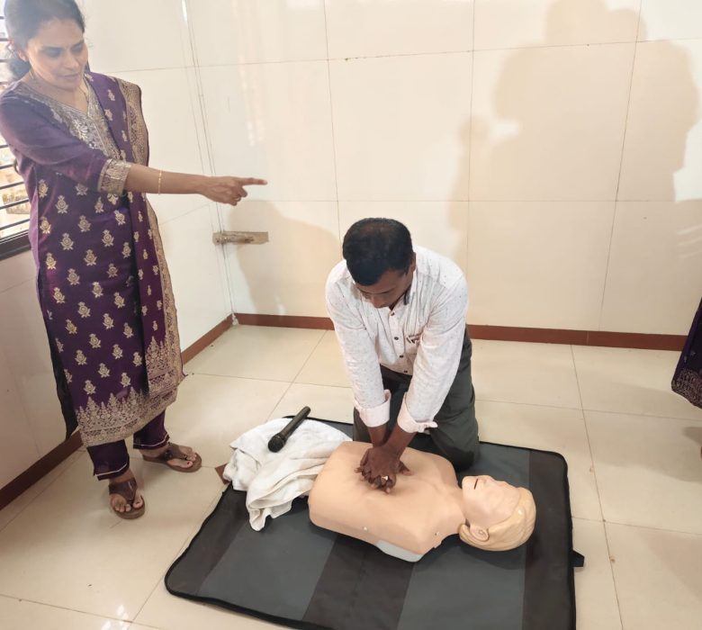 s2CPR training by Vasavi Foundation, Hubli Team, Karnataka